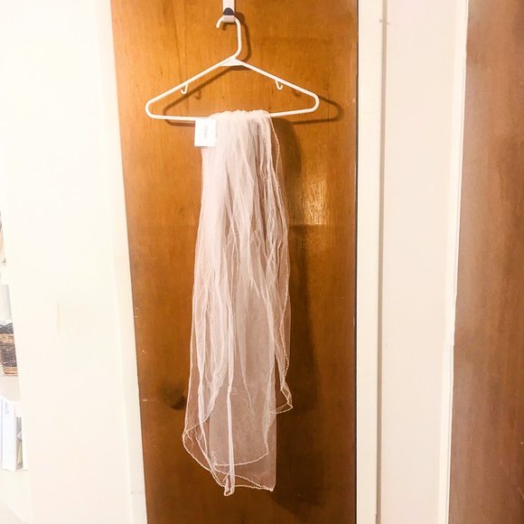 David's Bridal Pearl and Bead Veil V563 Ivory - Picture 2 of 15